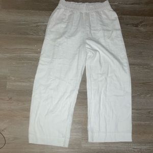Im selling this ABERCROMBIE & FITCH clothe size m Its brand new and clean